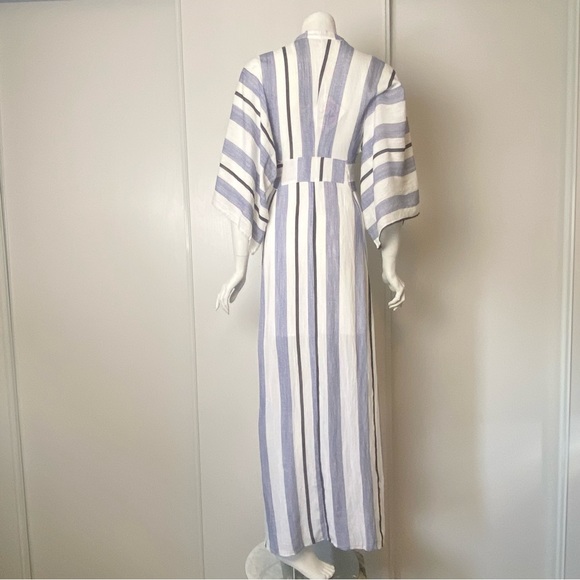 Selfie Leslie NWT Kimono Sleeve, Deep Plunge White & Blue Maxi Dress - Picture 2 of 10